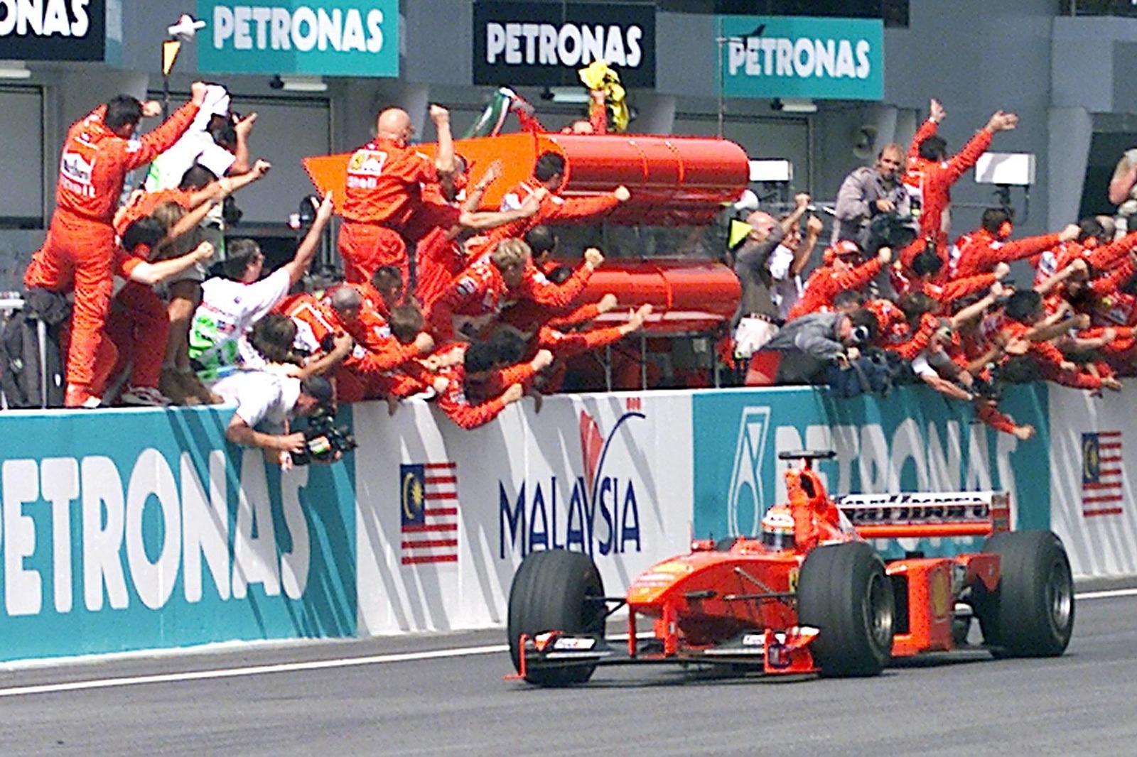 Eddie Irvine, Ferrari