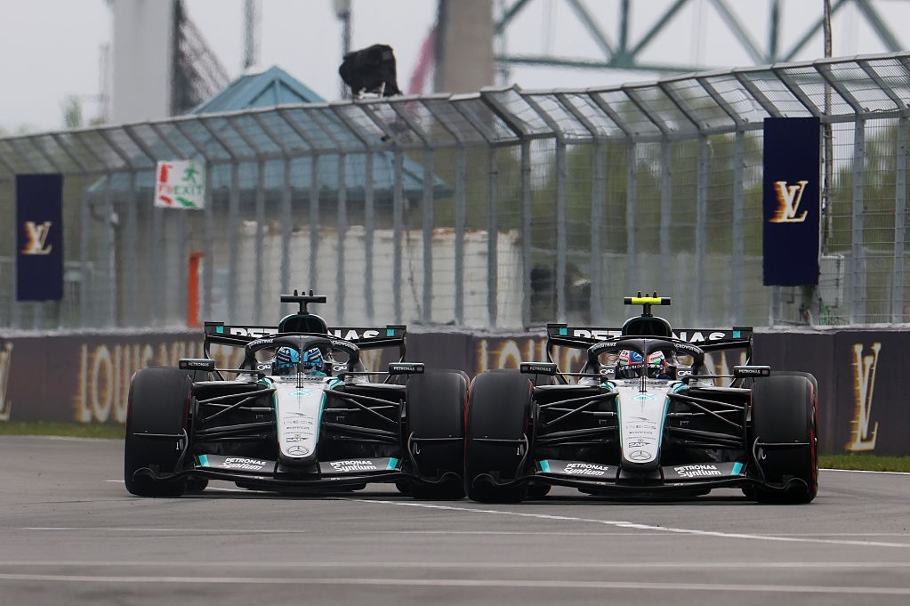 La batalla entre los dos Mercedes llegó a ser física en Canadá, y el equipo solo evitó ordenarles mantener posiciones porque seguían escapándose del resto del pelotón.