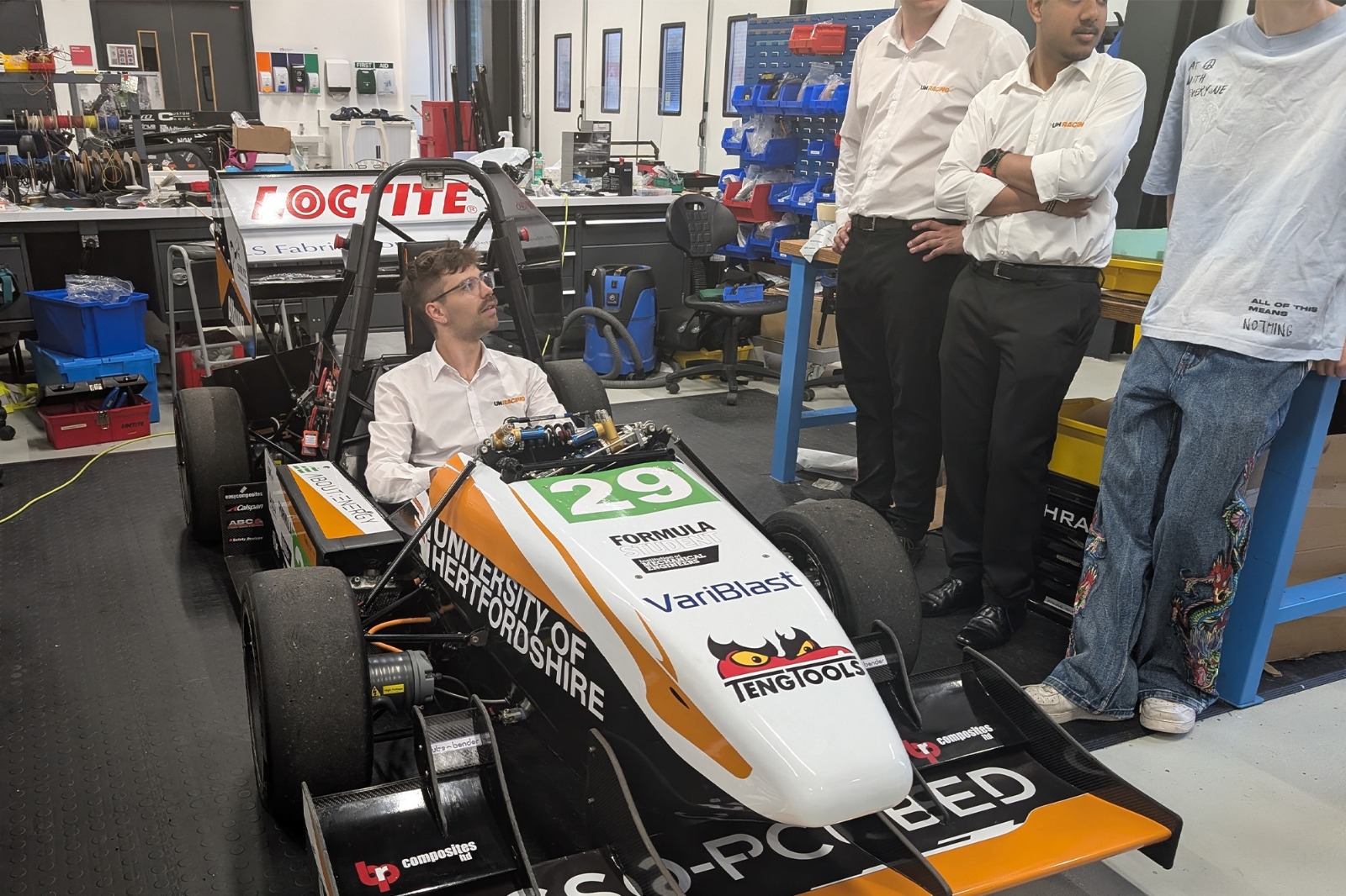 Cedric at the wheel: Team leader Gackenbach tries UH29 out for size