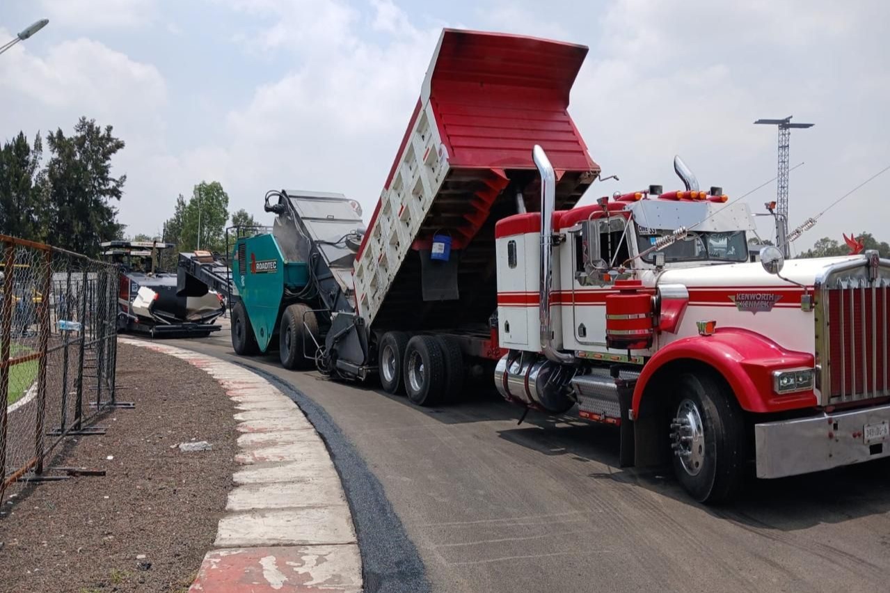 Los trabajos de mantenimiento en el Autódromo Hermanos Rodríguez. 